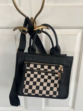 Crossbody Black Checkered Tote/ purse nwot shoulder strap mint condition